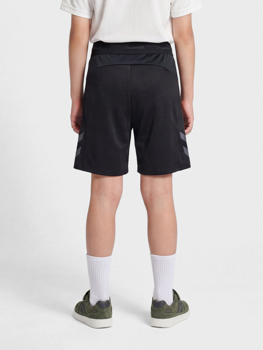 hmlCIMA 2.0 SHORTS KIDS, BLACK, model