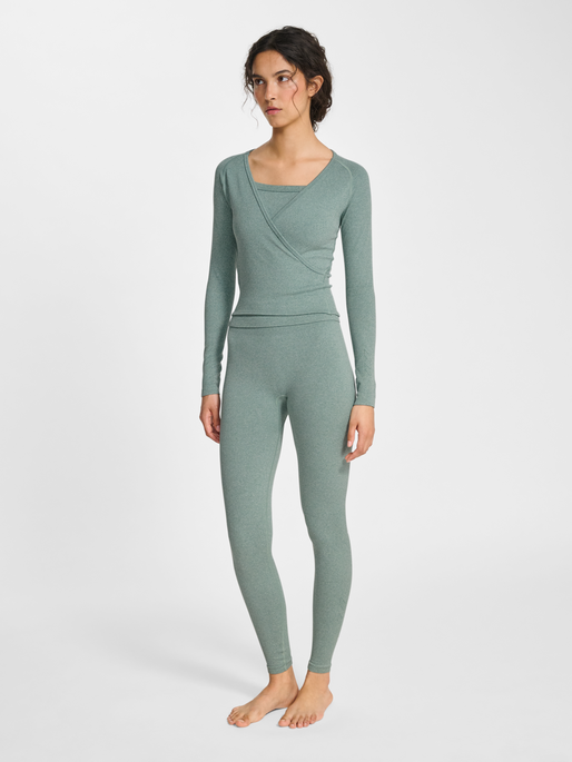 hmlYOGA SEAMLESS RIB T-SHIRT L/S, CHINOIS GREEN MELANGE, model