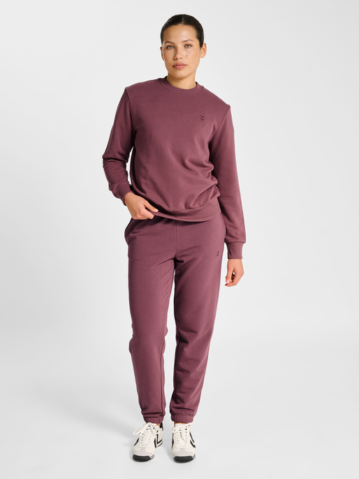 hmlPULSE W SWEAT CREWNECK, NOCTURNE, model