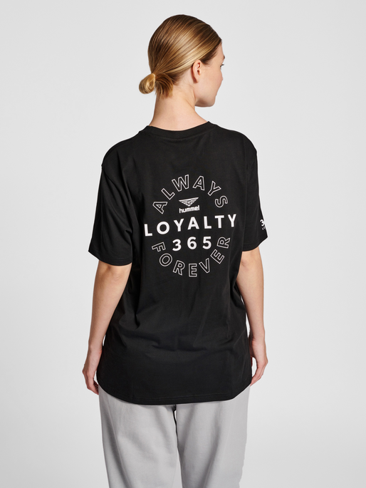 hmlLGC 365 T-SHIRT, BLACK, model