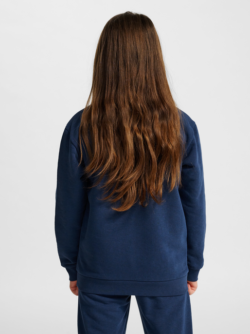 hmlJR BASE SWEATSHIRT, DRESS BLUES, model