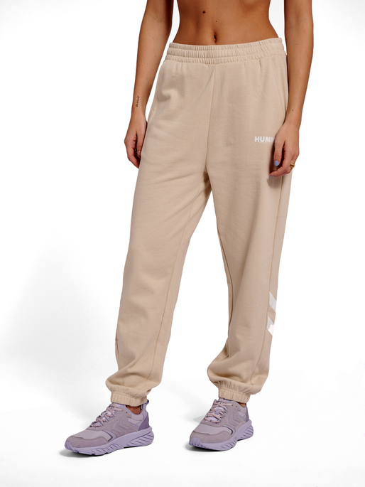 hmlLEGACY REGULAR PANTS, PUMICE STONE, model