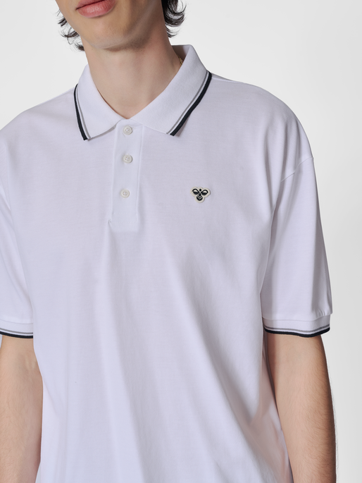 hmlLOOSE POLO SHIRT S/S BEE, WHITE, model