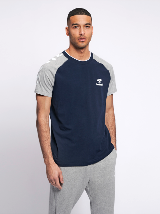 hmlMARK T-SHIRT S/S, 1009, model