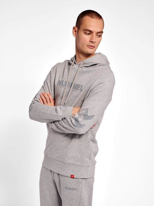 hmlLEGACY LOGO HOODIE, GREY MELANGE, model