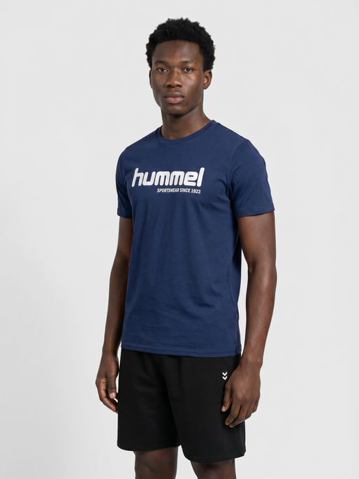 hmlPULSE GRAPHIC T-SHIRT S/S, DRESS BLUES/WHITE, model