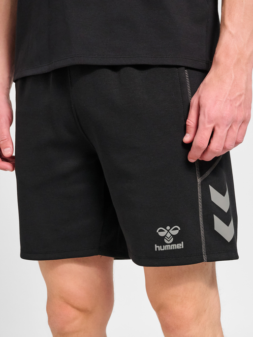 hmlMOVE 2.0 SHORTS, BLACK, model