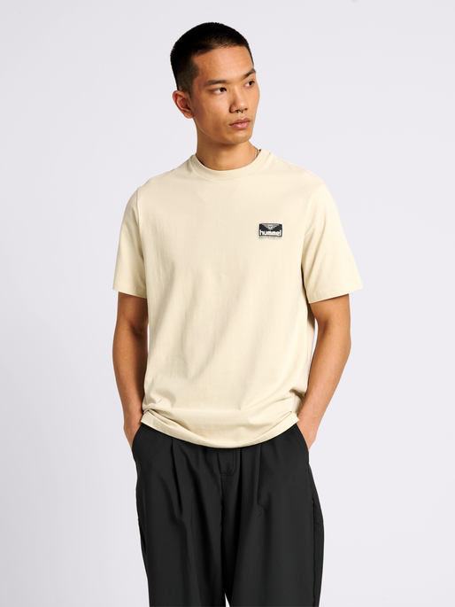 hmlFERIE T-SHIRT, 2046, model