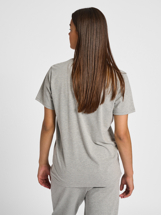 hmlIC DAYTON T-SHIRT, GREY MELANGE, model