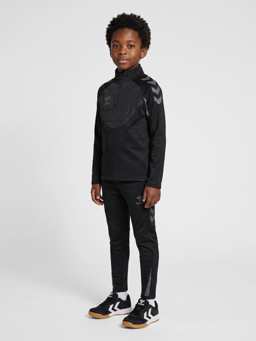 hmlBTC WINTER TRAINING HALF ZIP KID, BLACK, model