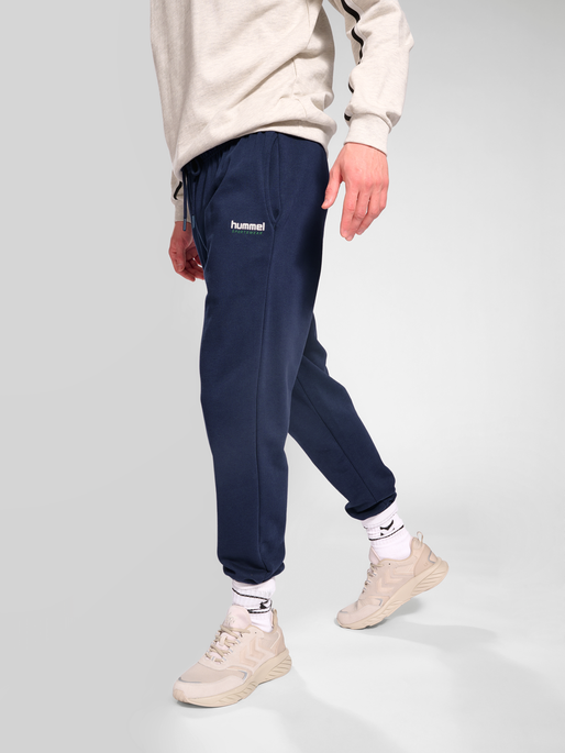 hmlLGC NATE SWEATPANTS, 7666, model