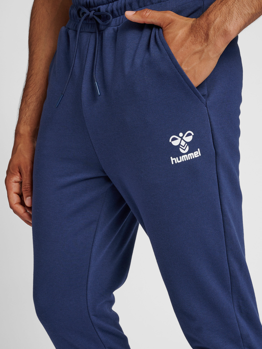 hmlISAM 2.0 TAPERED PANTS, PEACOAT, model