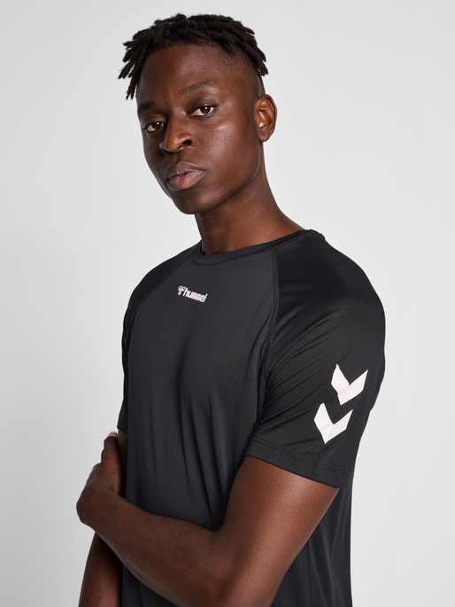 hmlMT BOW T-SHIRT, BLACK, model