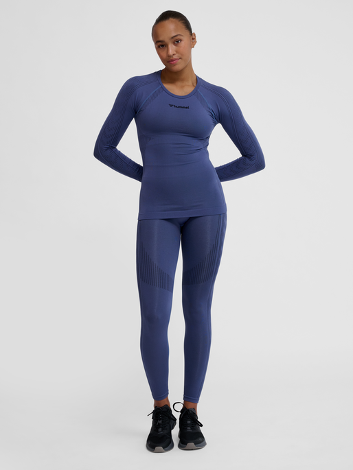 hmlMT SHAPING SEAMLESS T-SHIRT L/S, BLUE INDIGO, model