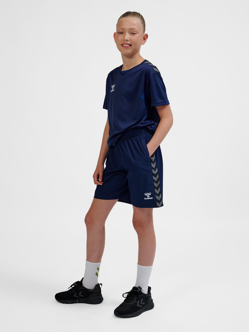hmlAUTHENTIC WOVEN SHORTS KIDS, MARINE, model