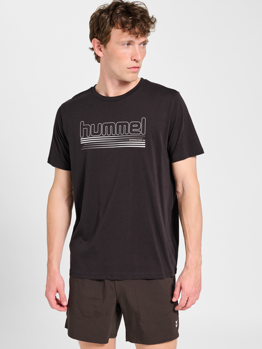 hmlPULSE GRAPHIC T-SHIRT S/S, AFTER DARK, model