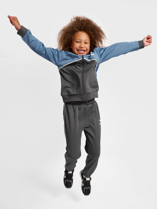 hmlLUBAGO TRACKSUIT, 7050, model