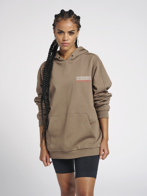 hmlDENNIS HOODIE, 8058, model