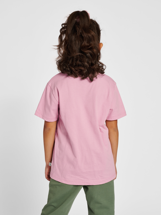 hmlTRES T-SHIRT S/S, ZEPHYR, model