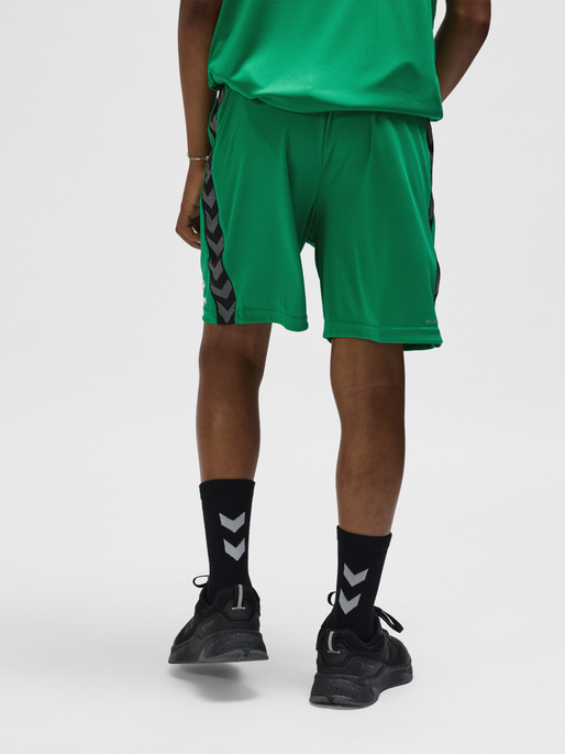 hmlAUTHENTIC PL SHORTS KIDS, JELLY BEAN, model