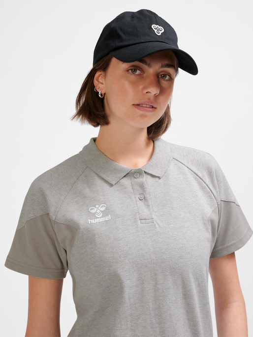 hmlTRAVEL POLO WOMAN, LIGHT GREY MELANGE, model
