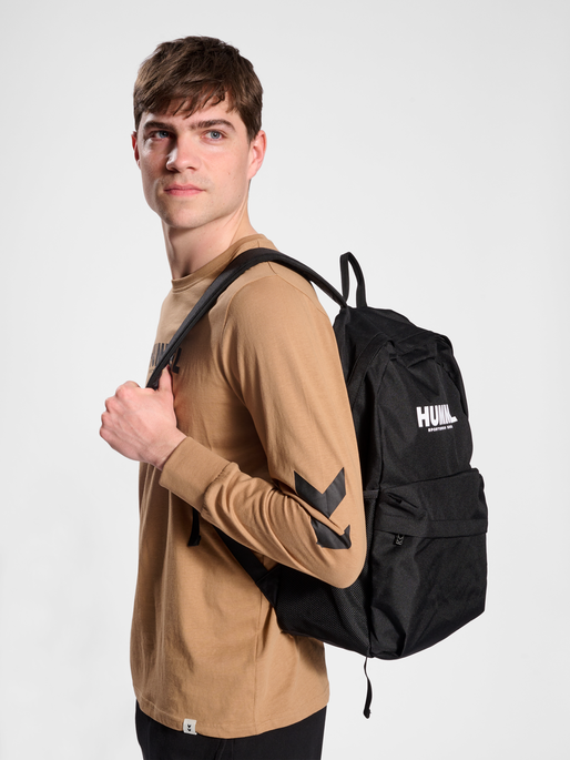 hmlLEGACY CORE BACKPACK, BLACK, model