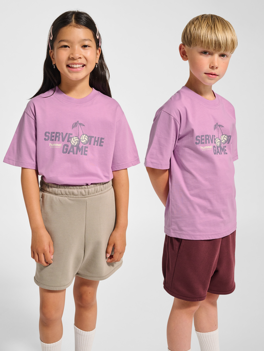 hmlJR LOOSE T-SHIRT S/S HS GRAPHIC, SMOKY GRAPE, model