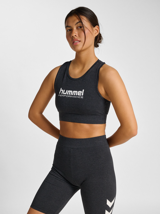 hmlPULSE LOGO LIGHT SUPPORT BRA, BLACK MELANGE, model