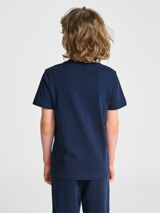 hmlJR BASE T-SHIRT S/S, DRESS BLUES, model