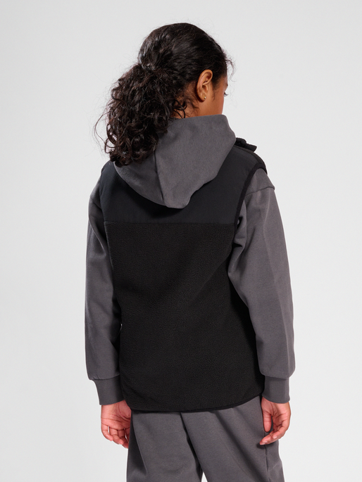 hmlDARE FLEECE VEST, 2001, model