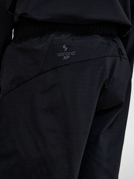 hmlSORONA REGULAR SHORTS, BLACK, model