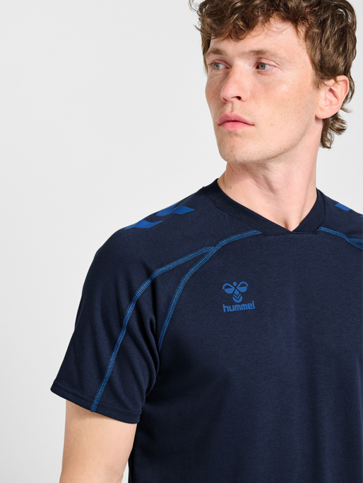 hmlMOVE 2.0 T-SHIRT S/S, MARINE, model