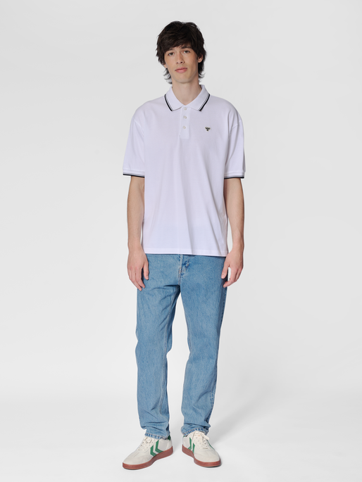 hmlLOOSE POLO SHIRT S/S BEE, WHITE, model