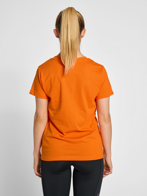 hmlRED HEAVY T-SHIRT S/S WOMAN, ORANGE TIGER, model
