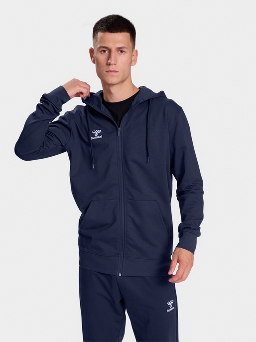 hmlGO 2.0 ZIP HOODIE, MARINE, model