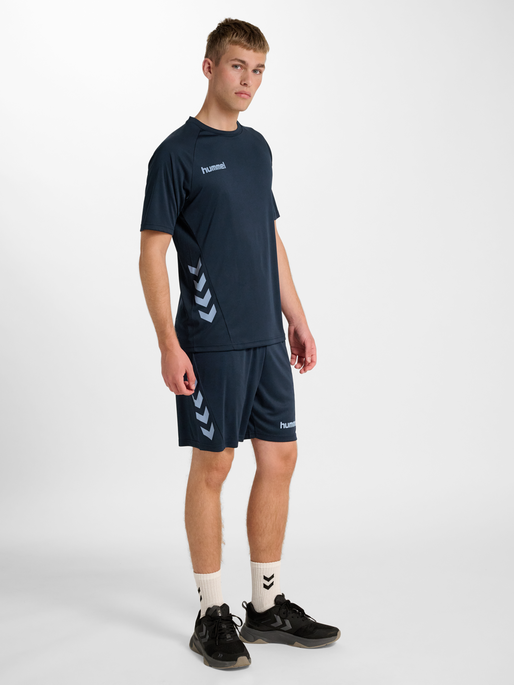 hmlPROMO SET, DARK SAPPHIRE, model