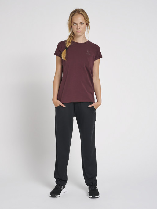 HMLISOBELLA T-SHIRT S/S, 8016, model