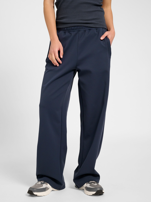 hmlDEFENDER W PANTS, EBONY, model