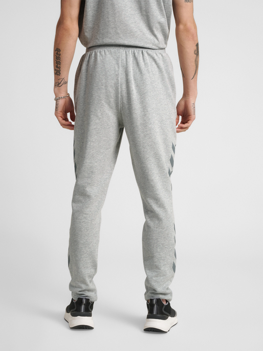 hmlLEGACY TAPERED PANTS, GREY MELANGE, model