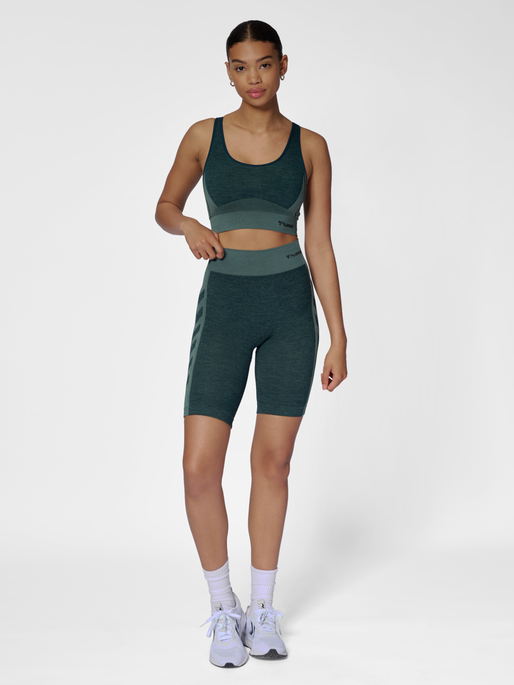 hmlCLEA SEAMLESS  SPORTS TOP, GREEN GABLES/GARDEN TOPIARY ME, model