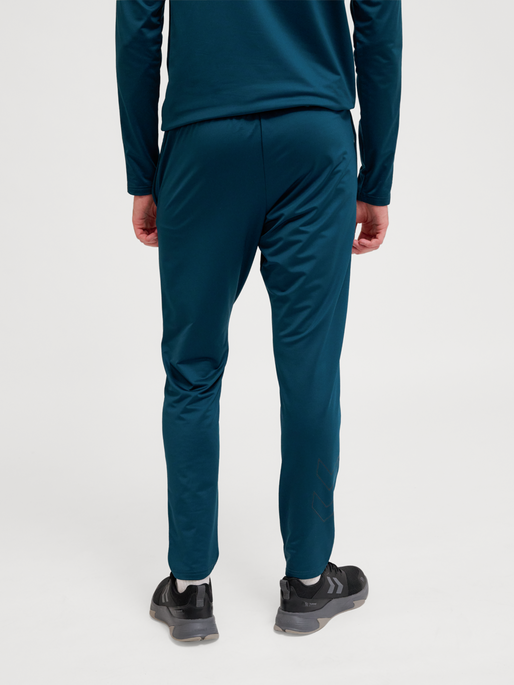 hmlTE STRENGTH TRAINING PANTS, REFLECTING POND, model