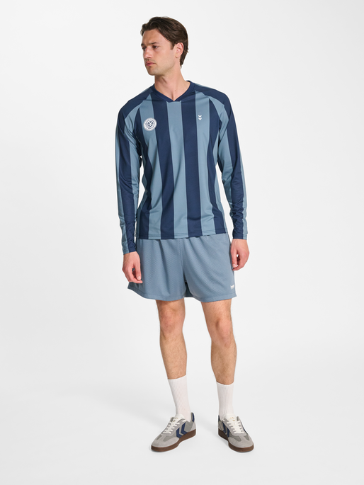 hmlPULSE MESH T-SHIRT L/S, BLUE MIRAGE/DRESS BLUE, model