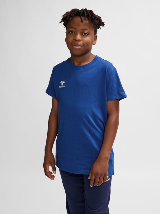 hmlGO 2.0 T-SHIRT S/S KIDS, TRUE BLUE, model