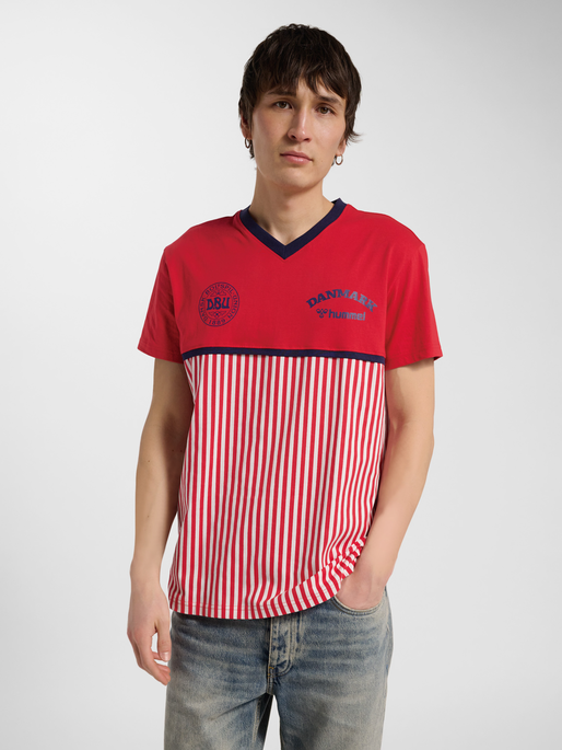 DBU 26 FAN 86 BLOCK COTTON TEE SS, TANGO RED/WHITE, model
