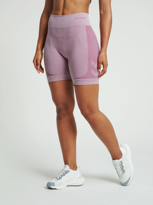 hmlROSA SEAMLESS SHORTS, 3416, model