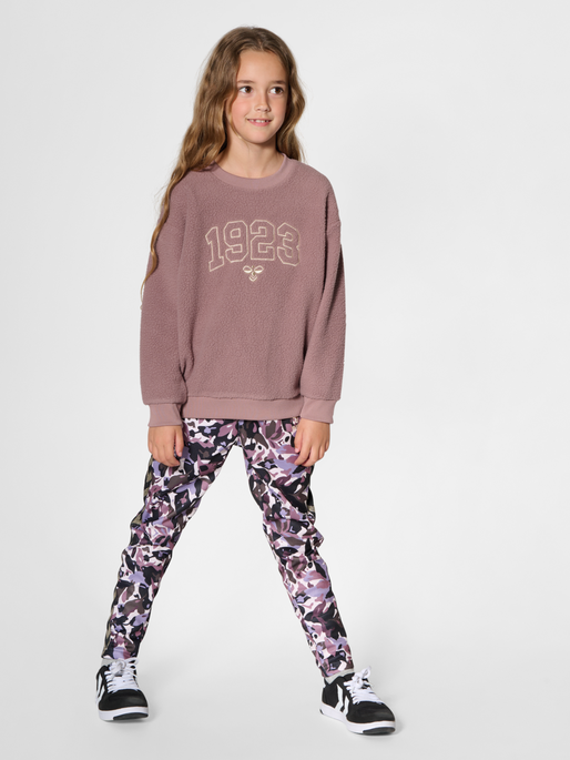 hmlCOSSO SWEATSHIRT, TWILIGHT MAUVE, model