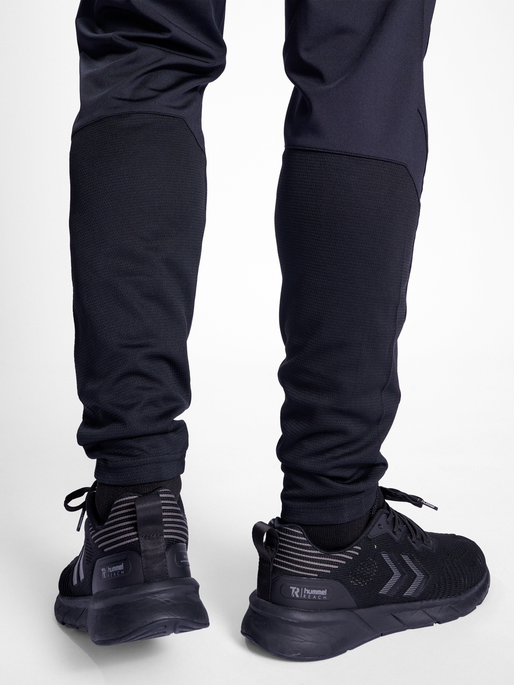 hmlAUTHENTIC PRO PANTS, BLACK, model