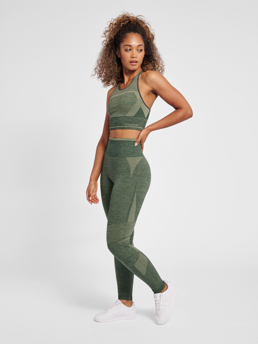 hmlSKY SEAMLESS SPORTS TOP, 6772, model