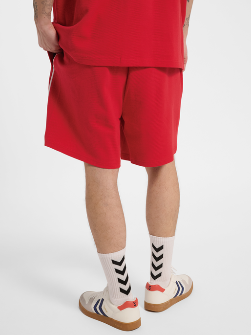 DBU 26 FAN KNITTED SHORTS, TANGO RED, model
