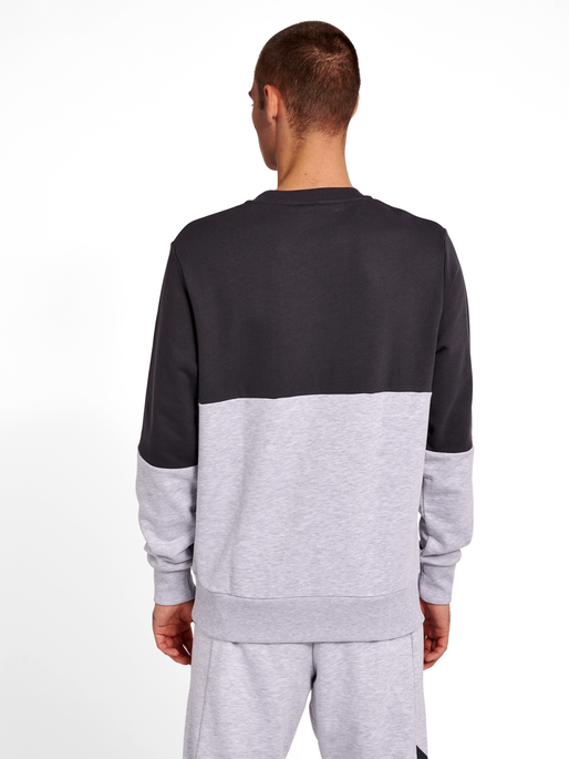 hmlLGC MANFRED SWEATSHIRT, LIGHT GREY MELANGE, model